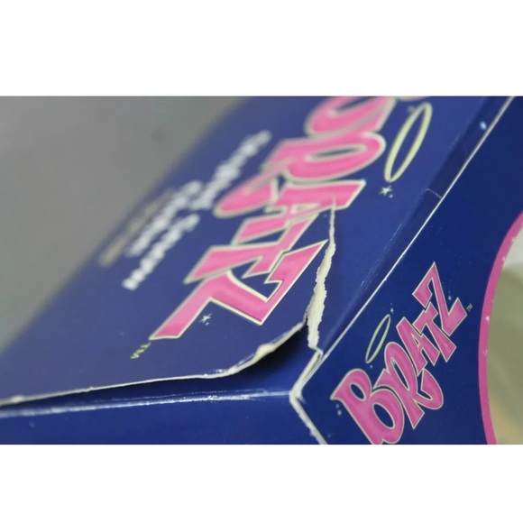 💖 2000's Retro Y2K Bratz Stylin' Winter Snow Globe - Picture 5 of 13